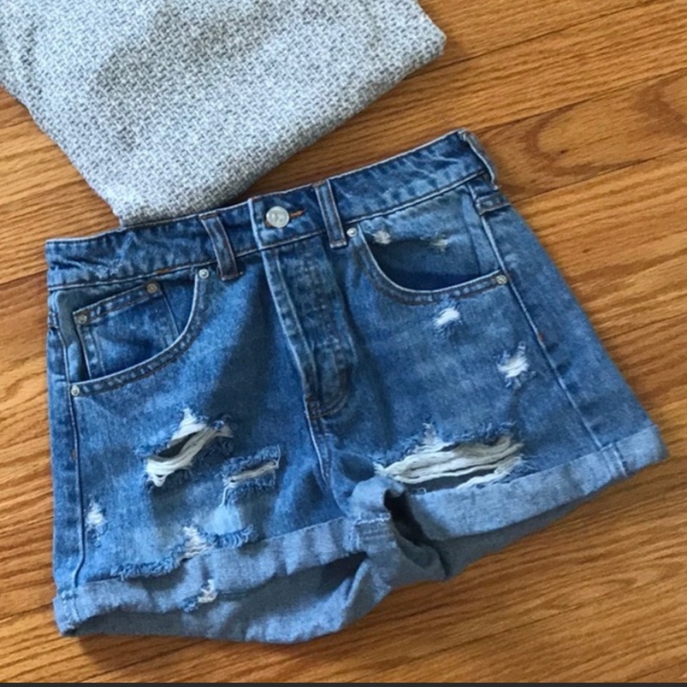 High waist distressed shorts